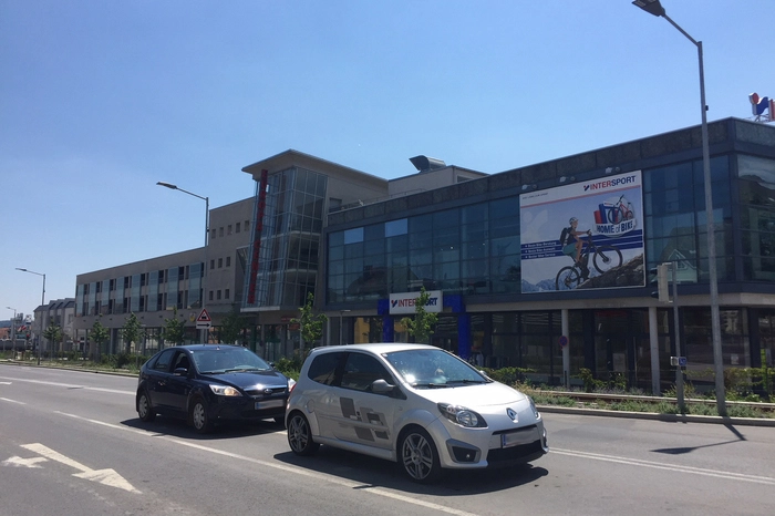 So sieht das Europa-Center derzeit von der Kapruner-Generator-Straße/Europa Allee gesehen aus.