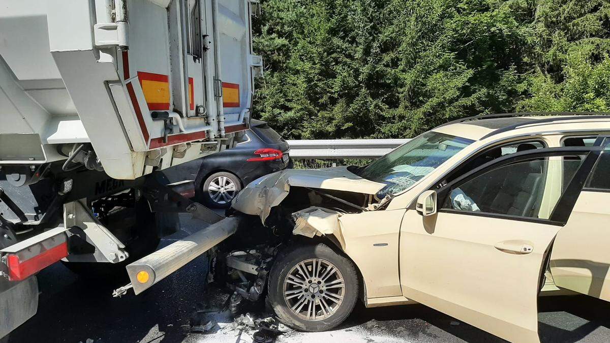 Ein Verletzter musste ins Krankenhaus transportiert werden