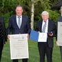 Bürgermeister Christian Orasch, Bürgermeister a. D. Franz Felsberger, Ersatzgemeinderat Erich Sablatnig und Landeshauptmann Peter Kaiser nach den Ehrungen