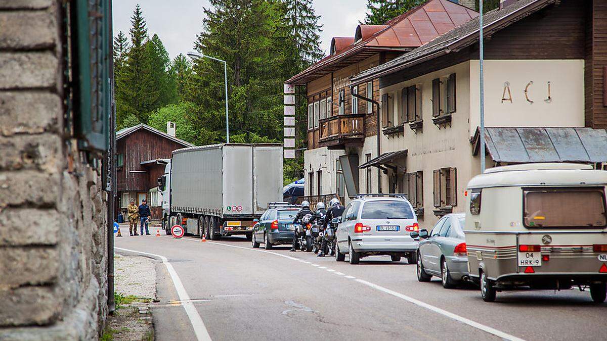 Staus gab es in Arnbach noch nicht. Am heutigen Feiertag sind längere Wartezeiten nicht auszuschließen