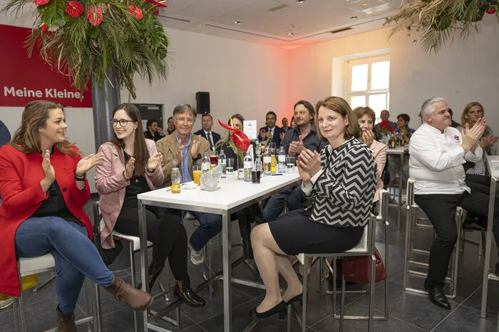 Bei vollem Haus wartete man gespannt auf die Präsentation der Sieger in den sechs verschiedenen Kategorien - ein Abend voll Emotionen und Freude.