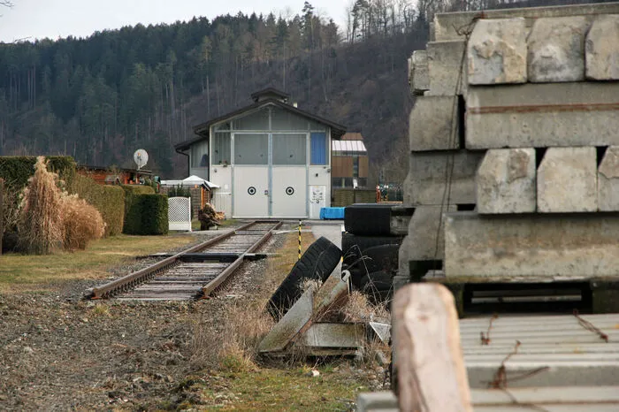 Endstation der Lokalbahn seit 1965, nachdem die Jauntalbahn eröffnet wurde und die Strecke von Lavamündnach Dravograd stillgelegt wurde
