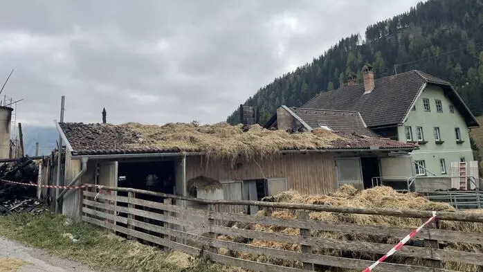 Eines von drei niedergebrannten Wirtschaftsgebäuden in Oberdorf bei Rennweg