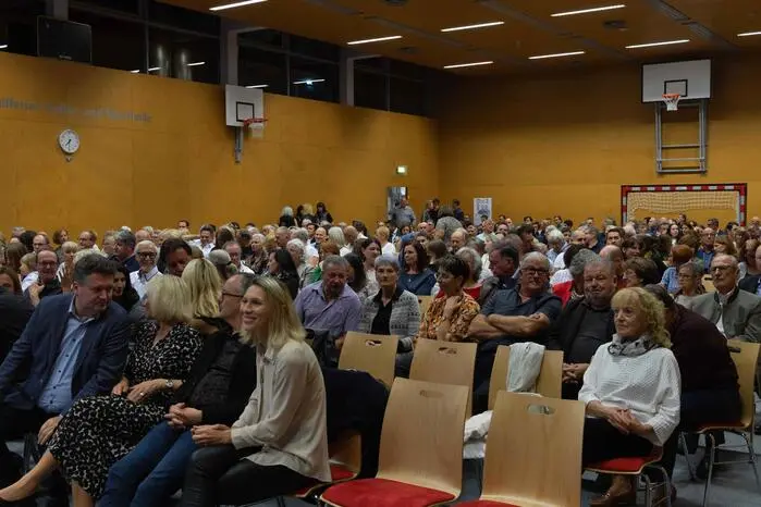 Das Konzert fand in der Raiffeisen Kultur- und Sporthalle in der Volksschule St. Johann in der Haide statt.
