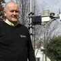 Gottfried Pessl vor einer seiner Meteo-Wetterstationen
