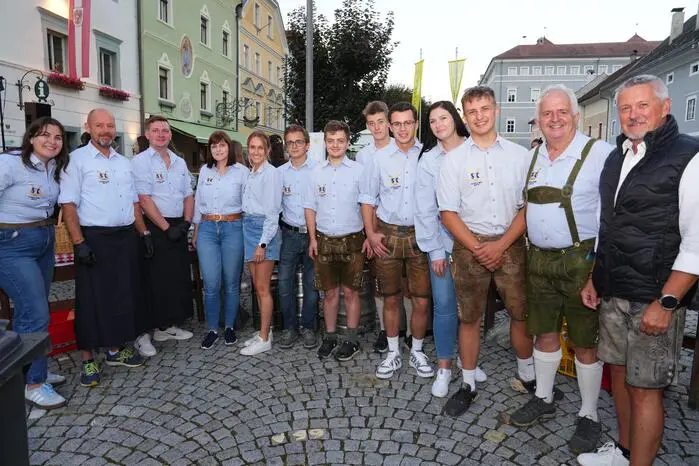 Mitglieder der Stadtkapelle Gmünd übernahmen die Bewirtung der Gäste