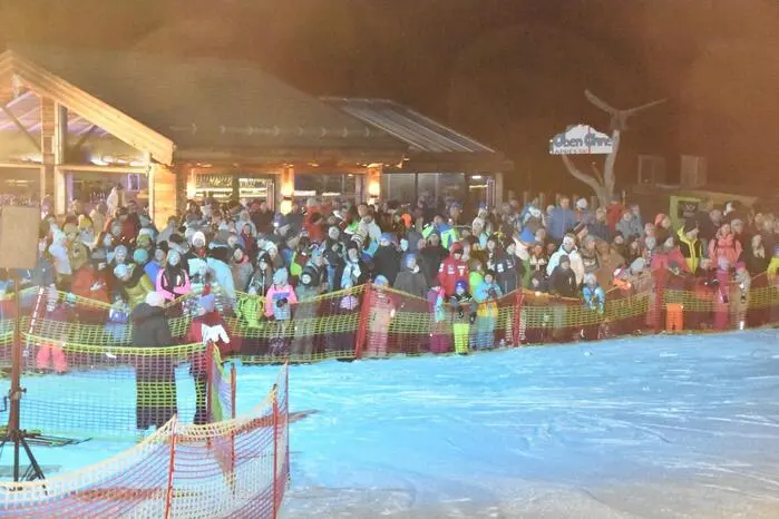 Wie es sich für das Skigebiet gehört, boten auch die Pistenbullyfahrer mit ihren schweren Geräten eine Show, mit denen sie tagtäglich für gute Pistenverhältnisse sorgen.