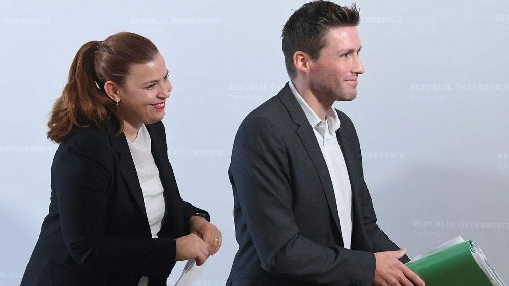 Die grünen Abgeordneten Nina Tomaselli und David Stögmüller stimmten gegen die Ladungsliste der ÖVP. 