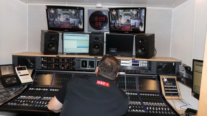 ORF-Tonmeister Rafael Petras war mit seinem Team mit Udo Russegger (Messetechnik), Kevin Haas (Produkations Asisstent) und Christine Pleschberger (Übertragungsleitung) für Radiomesse in Klein St. Veit zuständig.