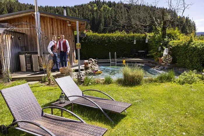 Der Spabereich, samt Sauna, Naturpool und Badefass