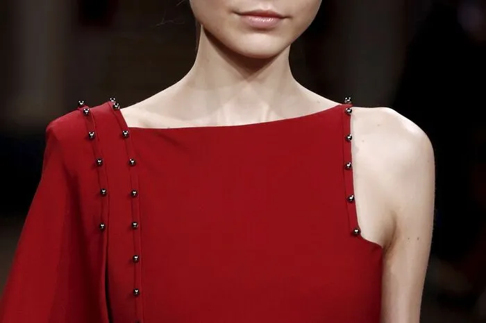 Aber auch durchaus tragbare Kreationen sind derzeit bei den Haute Couture-Schauen in Paris zu sehen.
