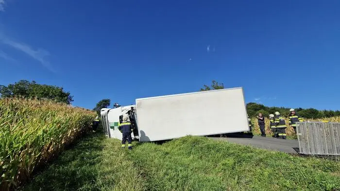 Der Lkw versperrte die L 212 