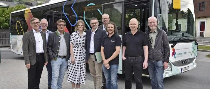 Der Katschbergbus fährt seit Ende Mai wieder | Johann Lüftenegger, Johann Ramsbacher, Patrick Lengdorfer, Lisa Aigner, Markus Schaflechner, Manfred Sampl, Georg Macheiner, Martin Bacher und Hannes Bogensperger (von links)