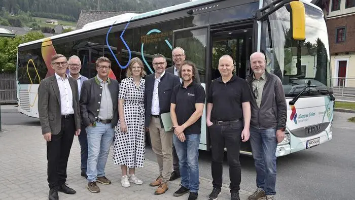 Der Katschbergbus fährt seit Ende Mai wieder | Johann Lüftenegger, Johann Ramsbacher, Patrick Lengdorfer, Lisa Aigner, Markus Schaflechner, Manfred Sampl, Georg Macheiner, Martin Bacher und Hannes Bogensperger (von links)