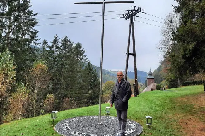 Hinter der letzten Station des Kreuzweges befindet sich der neue Urnenhain. 