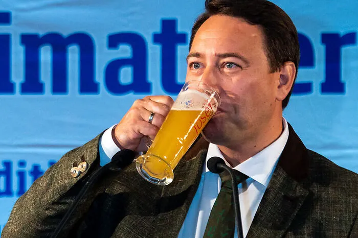 Oberösterreichs stv. Landeshauptmann Manfred Haimbuchner (FPÖ) liegt auf der Intensivstation, eine Nachrichtensperre wurde verhängt.