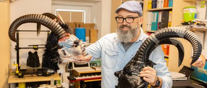 Mario Kraussnig fertigt Krampusmasken mit dem 3D-Drucker