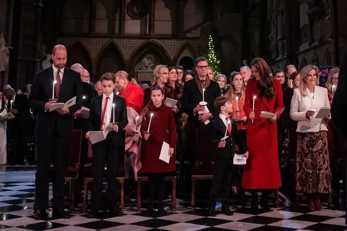 Together At Christmas carol service 2024 The Prince of Wales, Prince George, Princess Charlotte, Prince Louis and the Princess of Wales during the Together At Christmas carol service at Westminster Abbey in London. Picture date: Friday December 6, 2024. PUBLICATIONxNOTxINxUKxIRL Copyright: xAaronxChownx 78409122