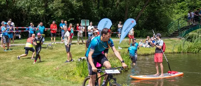 Vom Schwimmen aufs Bike beim Mürztal Triathlon: 30 Jahre ging alles gut, jetzt muss die Straße für das Radfahren komplett gesperrt werden, sagt die Behörde