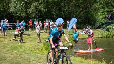 Vom Schwimmen aufs Bike beim Mürztal Triathlon: 30 Jahre ging alles gut, jetzt muss die Straße für das Radfahren komplett gesperrt werden, sagt die Behörde