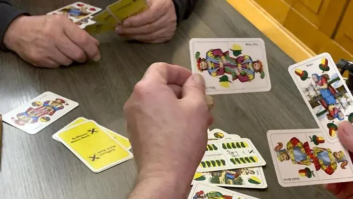 Bei diesem Turnier wurde für den Gewinner um eine Buschenschankjause und für den Verlierer um ein Getränk geschnapst.