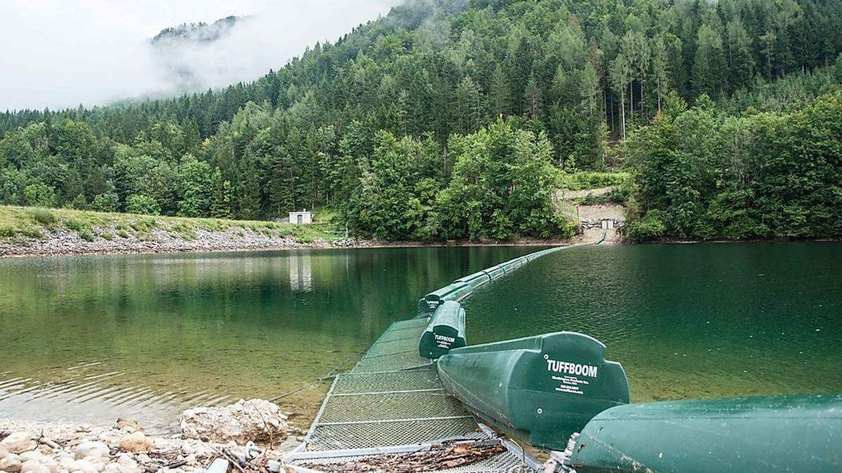 Am Freibacher Stausee gibt es jetzt eine Bojenkette