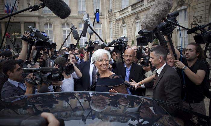Da war sie schon für den IWF-Posten nominiert: Juni 2011 vor dem Elysee Palast in Paris