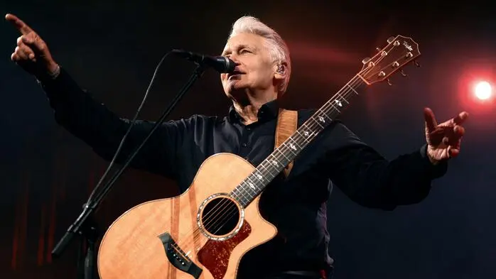 Seit 45 Jahren steht Rainhard Fendrich auf der Bühne. Seine Jubiläumstour führt ihn am 28. August auf die Grottenhof-Bühne