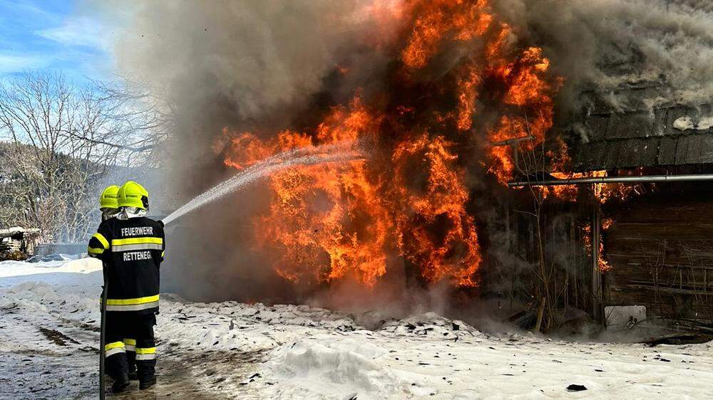 Vier Feuerwehren rückten aus, um den Brand zu löschen 