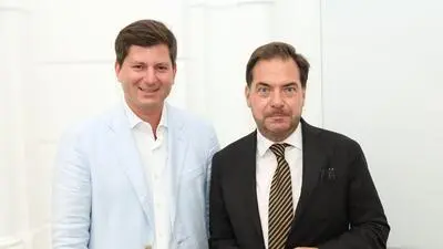 Der neu gewählte VÖZ-Präsident Rainer Nowak („Die Presse“, r.) mit seinem Vorgänger Maximilian Dasch („Salzburger Nachrichten“)
