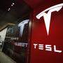 Tesla hilft Autobauern Umweltgesetze einzuhalten, indem Emissionsrechte verkauft werden