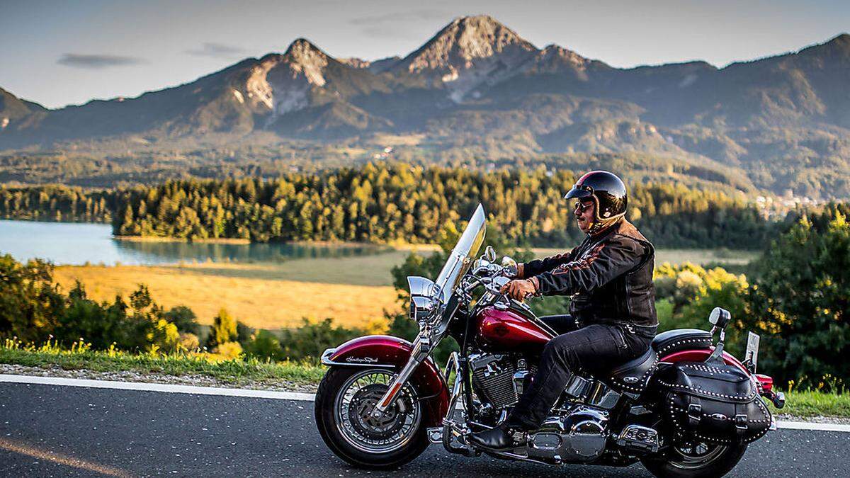 Am Nachmittag bleibt es kühl, die Sonne dürfte sich aber durchsetzen - gut für eine Motorradtour