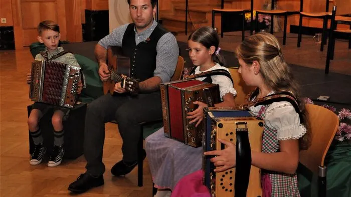 Klicken Sie sich durch die Fotos vom Musikantentreffen "Steirisch-Kärntnerisch aufg'spielt" in den Stadtsälen Voitsberg.