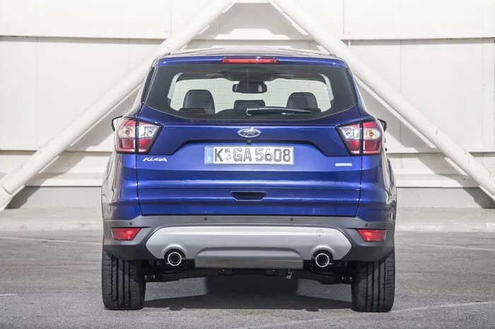 In drei Leistungsstufen steht außerdem der 1,5 Liter große EcoBoost-Benzinmotor zur Auswahl: mit 120, 150 und 182 PS.
