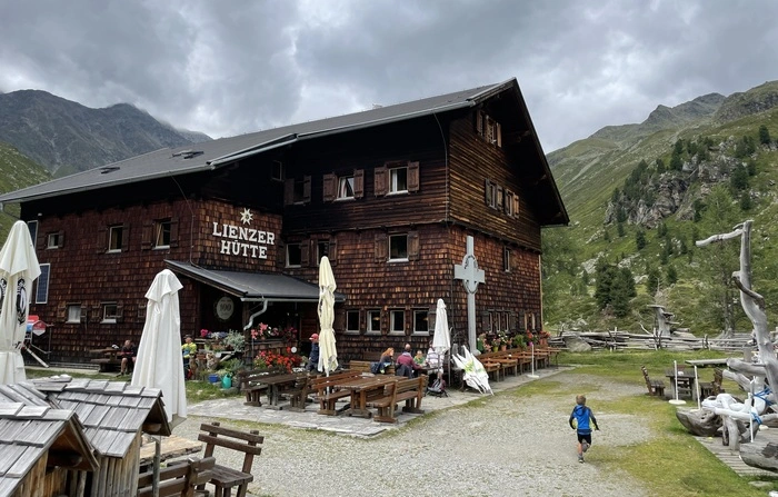 Die Lienzer Hütte auf 1977 Metern im Debanttal hat ein neues Pächterpaar