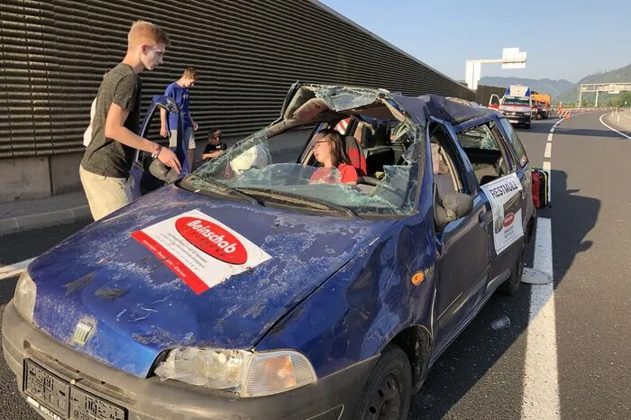 Vor dem Tunnel ereignete sich ebenfalls ein Auffahrunfall, zudem erlitt ein Mann am Steuer einen Herzinfarkt.