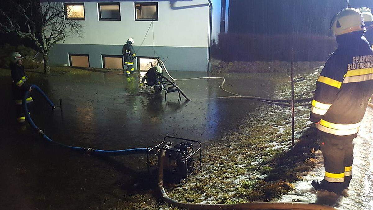 In Rechberg und Zauchen musste die Feuerwehr Keller auspumpen