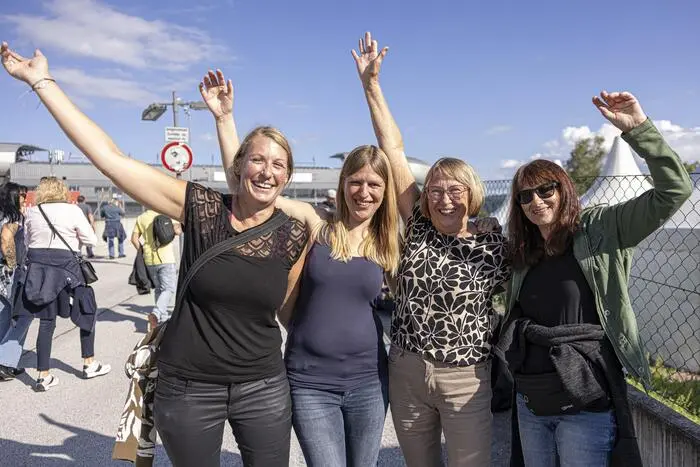 Jubeln für Robbie: Simone, Daniela, Anni und Christa aus Oberösterreich