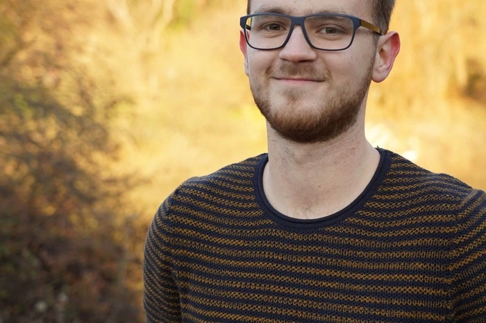Lukas Lorber (21), FH Joanneum: Ich bin normal der Typ, der gerne an der FH ist. Wenn ich Präsenzunterricht habe, dann merke ich mir die Sachen leichter, dann kann ich mich auch viel besser konzentrieren. Vor dem PC ist es relativ schwierig. Die Konzentration geht im Laufe des Tags rapide nach unten. Ich vermisse das Gemeinschaftliche an der Uni - und natürlich den Kebap zu Mittag.    