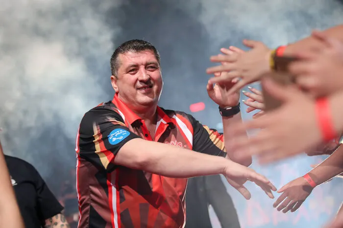 ... und Lokalmatador Mensur Suljovic (AUT): Viele Topstars der Dartszene gaben sich am Wochenende im Süden von Graz ein Stelldichein.