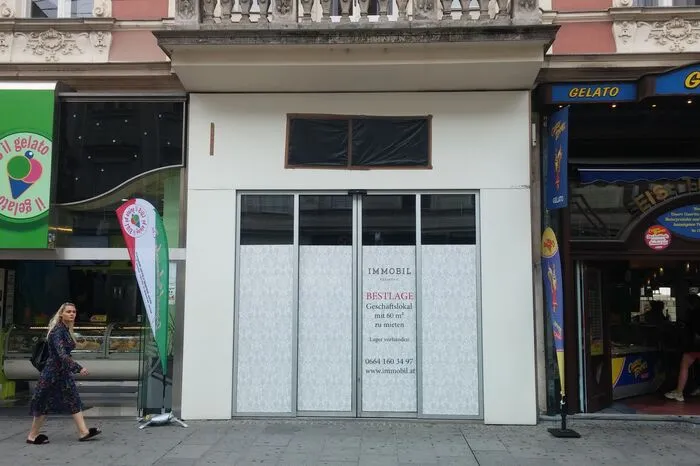 Immobilien in Bestlage zu vermieten, zwischen den beiden Eisgeschäfte "il gelato by Luis" und Eis Temmel.