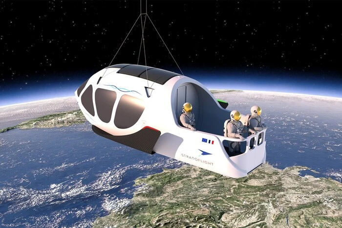 ...Ab 2025 soll es laut Unternehmen Realität sein. Stratflight-Flüge können schon heuer gebucht werden. Das Bild zeigt, wie es aussehen könnte: Zwei Passagiere und ein Pilot auf dem Aussichtsbalkon über der Erde.
