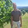 Michael Kothgasser auf seinem Weingut Michael am Rosenberg