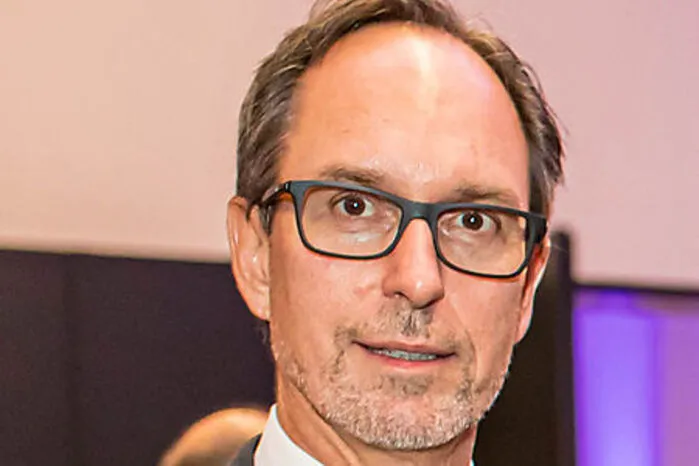 "Wer eine Industrielehre macht, kann mehr als nur das Fachliche. Immer mehr Jugendliche erkennen die Vorteile der ausgezeichneten Industrie-Ausbildung. So ist der Zustrom und das Interesse weiterhin groß und die Ausbildungsbereitschaft ungebrochen. Der erste digitale Lehrlingswettbewerb ist ein gutes Beispiel dafür, wie schnell sich die Industrie und die Lehrlinge an die veränderten Rahmenbedingungen anpassen", sagte Timo Springer, Präsident der Industriellenvereinigung.