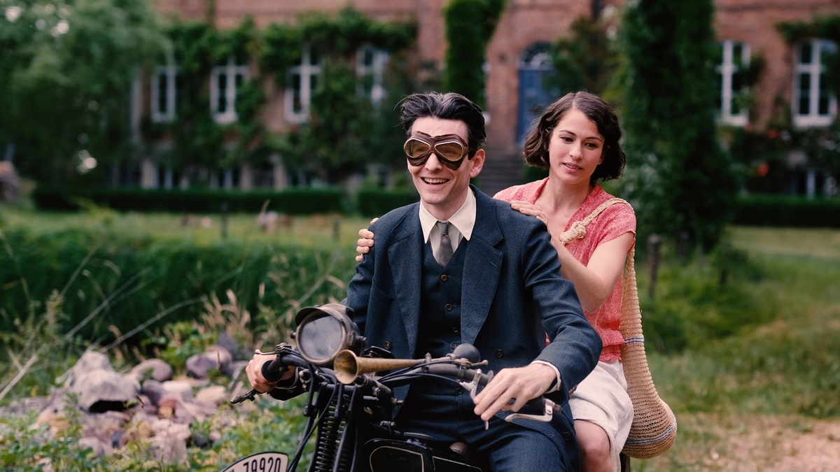 Ode ans Leben und die Liebe: Franz Kafka (Sabin Tambrea) und Dora Diamant (Henriette Confurius) 