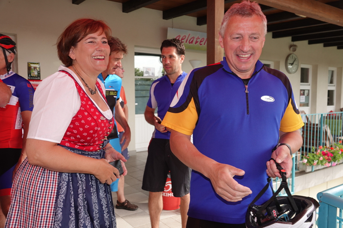 Die Geschäftsführerin des Almenlandes, Christine Pollhammer, mit Obmann Erwin Gruber, der mit dem Rad aus Gasen anreiste.