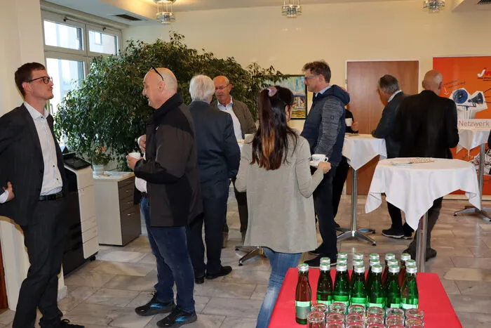 Gesehen wurden die Unternehmer: u.a. Ing. Peter Payr, Werner Kogler, Reinhard Bürger, Markus Leeb und Robert Huber.  