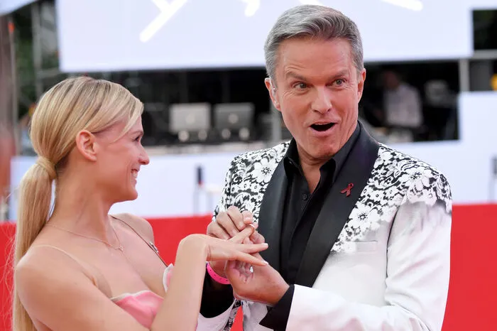 Die TV-Moderatoren Miriam Weichselbraun und Alfons Haider. 