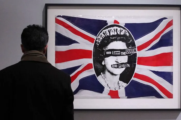 1977 war ihr Lied "God Save the Queen"eine Abrechnung mit der Königin und der Obrigkeit. Heute gibt sich Sex-Pistols-Sänger Johnny Rotten versöhnlich: "Niemand sollte Royals hassen."