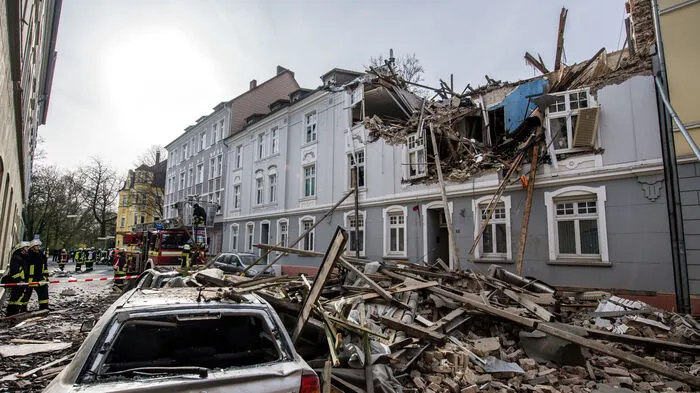 In Dortmund ist Freitag früh ein Mehrfamilienhaus explodiert...
